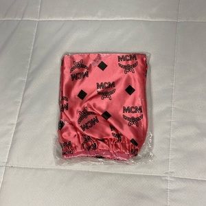 (NWOT) pink MCM bonnet
